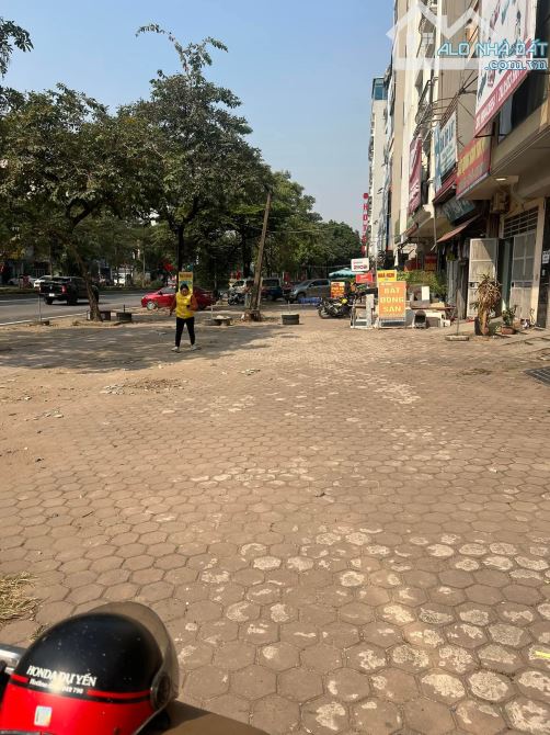 Chủ cần Tiền bán Mảnh đất mặt Phố  Lê Trọng Tấn vỉa hè đá bóng. Diện tích 50m mặt ti - 2