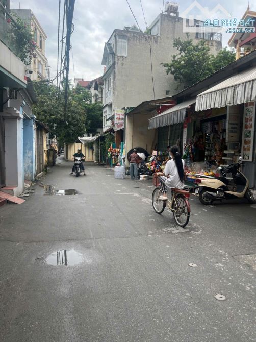 AN DƯƠNG VƯƠNG TRUNG TÂM HỒ TÂY ĐẤT 250m MT10m  43,5 TỶ 2 THOÁNG Ô TÔ TRÁNH
