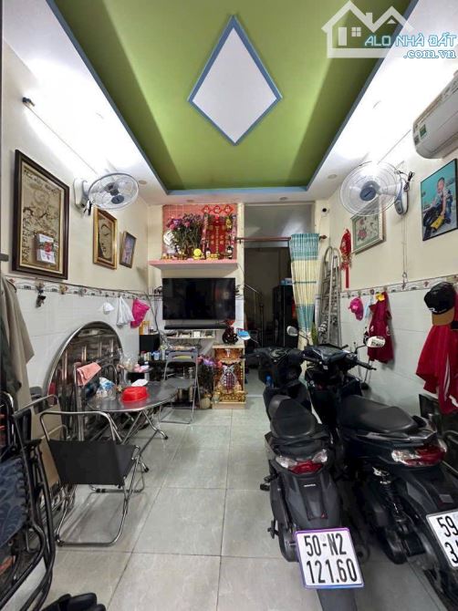 3 TẦNG - HẺM XE HƠI - NGUYỄN SƠN TÂN PHÚ - SỔ HỒNG RIÊNG - DTSD 60M2- NHỈNH 2 TỶ