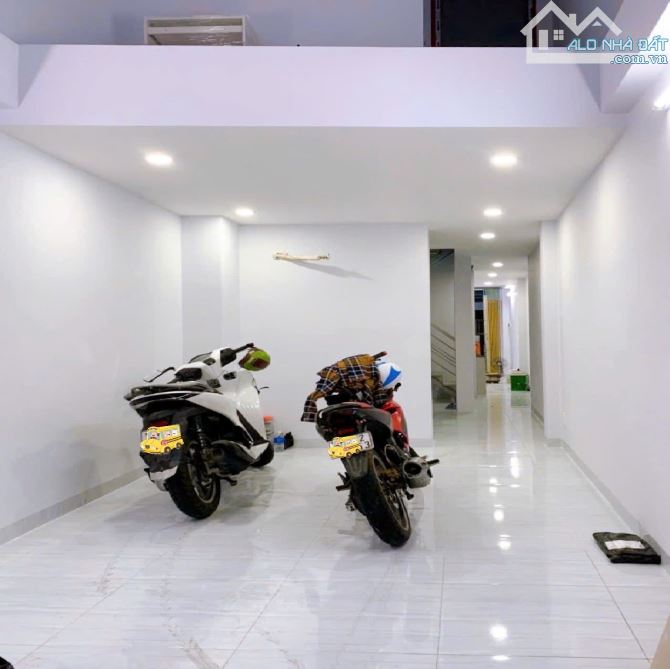 Bán nhà Quận 3, Nguyễn Đình Chiểu, hẻm Xe hơi, 4 Tầng, DT 3.3 x 9.2 m, Giá 8.5 tỷ