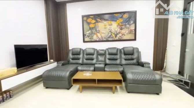Nhà đẹp Vũ Ngọc Phan – Nguyên Hồng 5m ra ô tô 40m ra mặt phố sổ vuông 4T 45m2 đủ nội thất