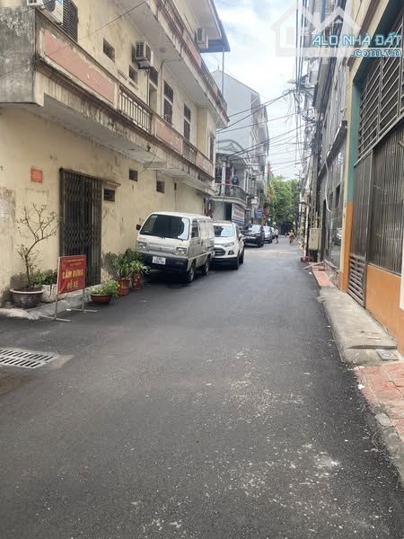 BÁN NHÀ HOÀNG ĐẠO THÀNH . C4 . DT 150 M . MT 12M . GIÁ 15,6 TỶ . VỊT RÍ ĐẸP NHẤT
