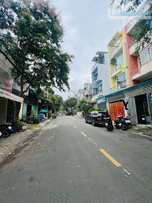 Nhà bán: đường Đổ Bí. Q. Tân Phú.DTSD 75m2. 4 tầng. Giá 10,5 tỷ