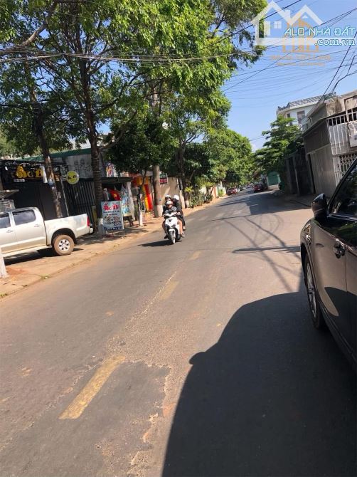 BÁN NHÀ MÊ GÓC 2 MẶT TIỀN CHU VĂN AN 10,2x13,5m GIÁ 12 TỶ
