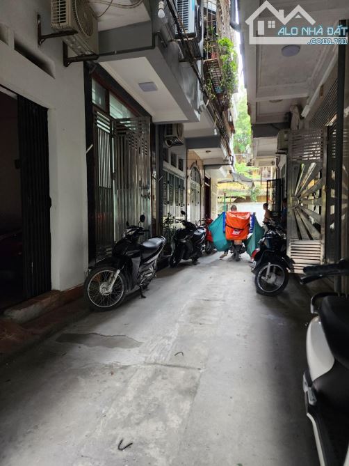Nguyễn Thái Học – 3 tầng MẶT NGÕ THÔNG 38m chỉ 9.3 tỷ - GẦN PHỐ KINH DOANH TỐT