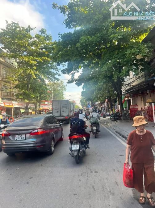 Chủ cần tiền bán gấp nhà mặt đường Trần Tất Văn, Kiến An
