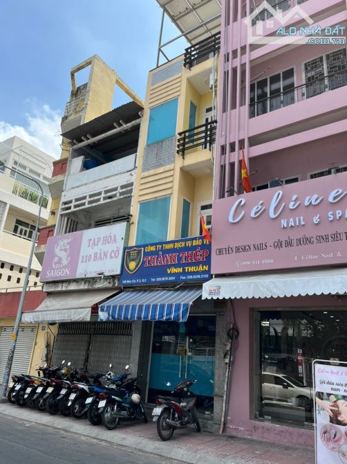 Bán gấp nhà 2MT đường Bàn Cờ Quận 3- DT: nở hậu 3,7m x 22m. Gía chỉ hơn 24 tỷ.