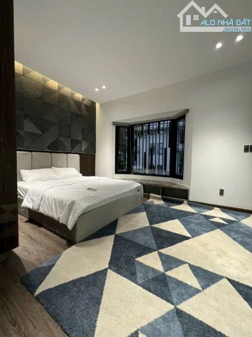 Bán biệt thự Phú Mỹ Hưng -126m2, 40 tỷ, Tân Phong, Quận 7, HCM chỉ với view đẹp