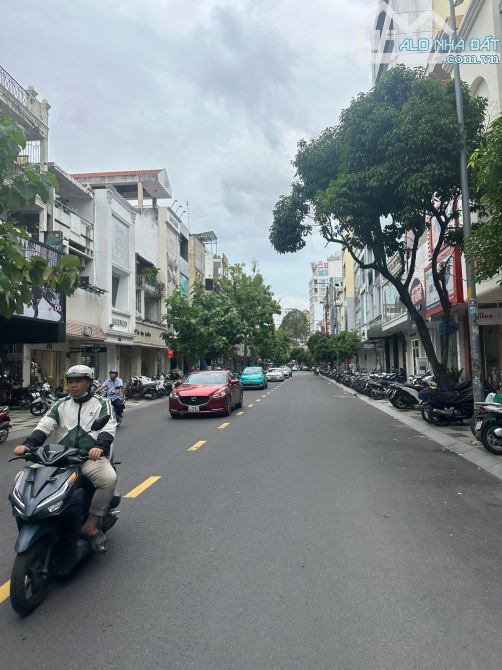 6,5 x 27m, nhà cấp 4, MT Nguyễn Quang Bích - cửa ga T.3, giá 23,5 tỷ