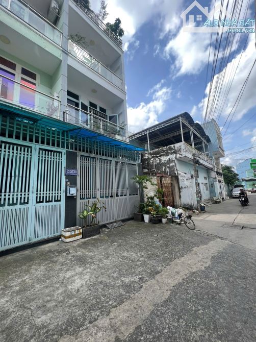 Bán nhà 4 tầng khu y tế kỹ thuật cao Bình Tân, giáp tên lửa hẻm oto (4x17m) chỉ 7.3 tỷ