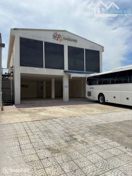 Cho thuê nhà 2 tầng 600m2 dtsd mặt tiền đường lớn Trần Đại Nghĩa