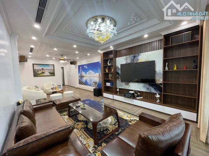 Bán Nhà Mặt Phố Ngô Gia Tự 95m2 7T Xây Mới, Kinh Doanh Dòng Tiền, Vỉa Hè Rộng - 29.x Tỷ