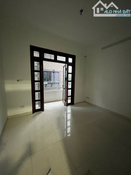 Cho thuê nhà riêng Nguyễn Hữu Thọ- Linh Đàm, 50 m2 x 4.5 tầng, thuận tiện làm văn phòng