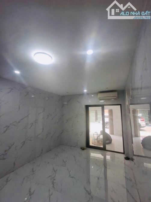 40m Nhà 2 mặt thoáng- Kinh Doanh - Ô tô đỗ tại cửa 2,68 tỉ thạch bàn