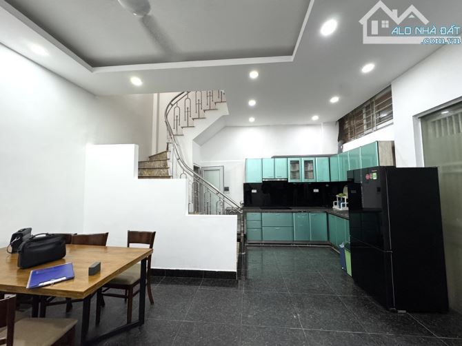 💥Cát Linh, Dân Xây, 30m Ra Mặt Phố, Gần Ga Tàu Điện Cát Linh, DT 32/40T2, 4 Tầng