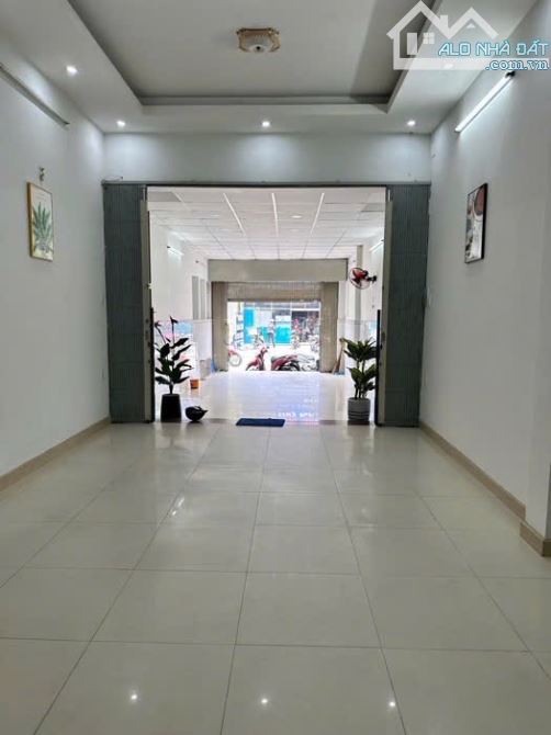Nhà Mặt Tiền .4 Lầu . Nguyễn Văn Quá . Quận 12 . 4.1 x23 . Nhỉnh hơn 12 tỷ