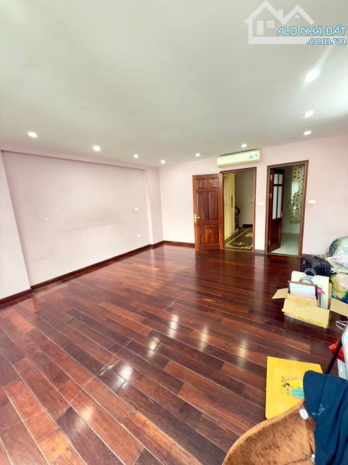 Nhà Nguyễn Văn Huyên 52M 7 tâng thang máy ô tô tránh