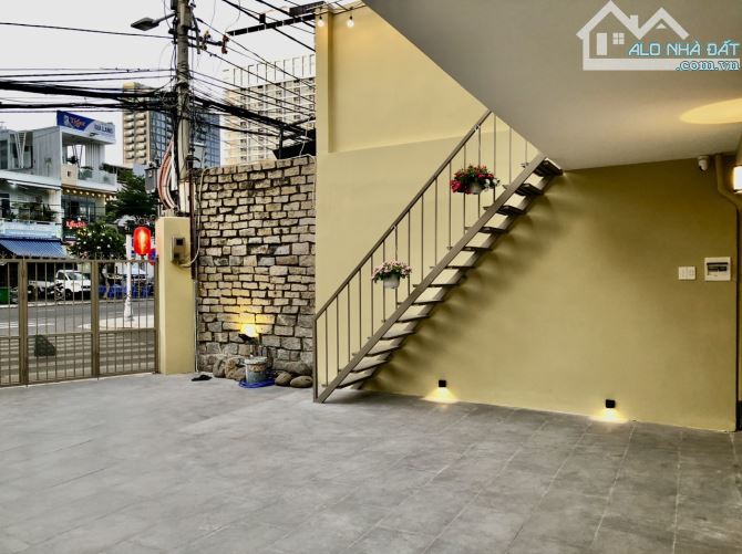 Chủ cần bán nhanh nhà 4 tầng, mặt tiền 10m đường Phan Thành Tài gần cầu Rồng