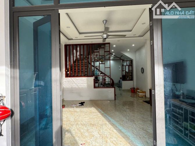 Nhà đẹp 4 tầng ở ngay, ngõ thông ô tô Đại Đồng, Đại Mạch. Hơn 6 tỷ