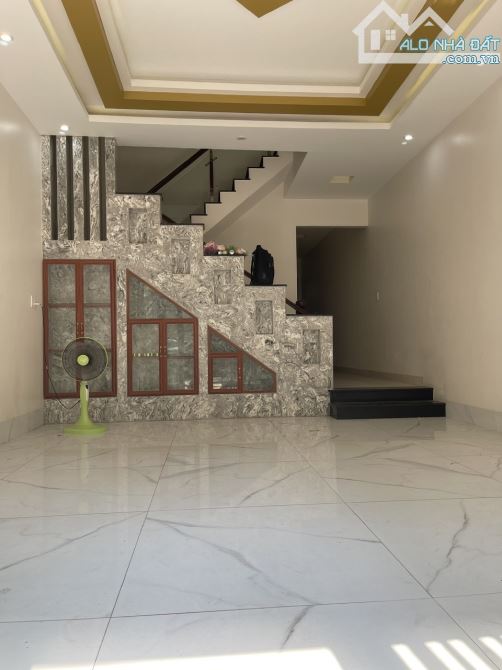 Bán nhà 1 trệt 2 lầu đường Lê Chân,P.Long Tâm - Bà Rịa, Giá bán: 5,3tỷ, DT:95m2