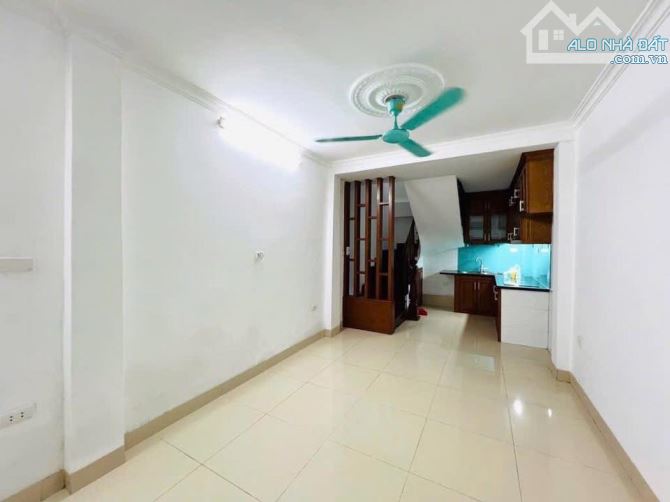 bán nhà phố Lê Trọng Tấn, Thanh Xuân 33m, 5 tầng. Giá: 13.9 tỷ.