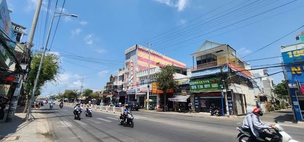 Bán Biệt Thự Mặt tiền Đường 30/4 - Phường 11- TP Vũng Tàu - 1.112M2  Ngang 14M - Giá 45 Tỷ