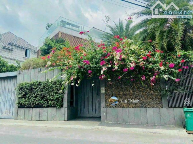 Bán biệt thự HXH đường Lê Văn Sỹ, P.13 Quận 3, DT: 14 x 20m, 3 tầng đẹp, giá chỉ: 49 tỷ