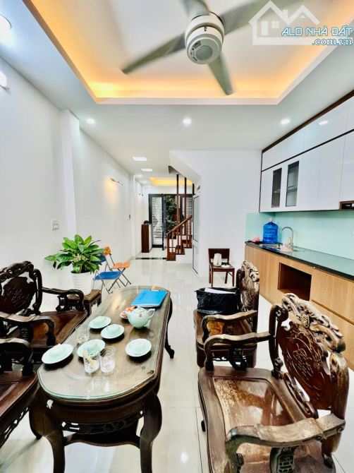 Siêu Phẩm Lê Trọng Tấn 42m2 x 5 tầng, ô tô đỗ,giá 10.8 tỷ