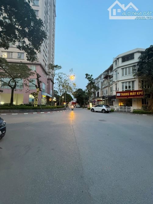Bán biệt thự Viglacera Xuân Phương, 96m2, 5 tầng, lô góc, kinh doanh, hơn 27 tỷ.