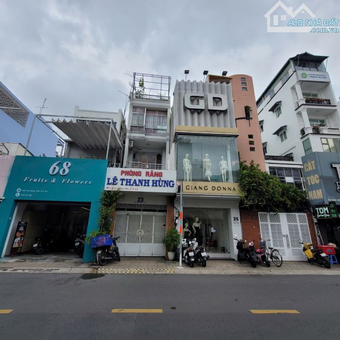 Khuôn Lớn 11x20m Nở Hậu KV 180m² 3 Tầng - MT 23-25 TRẦN QUANG DIỆU Ngay Ngã 4 LÊ VĂN SỸ