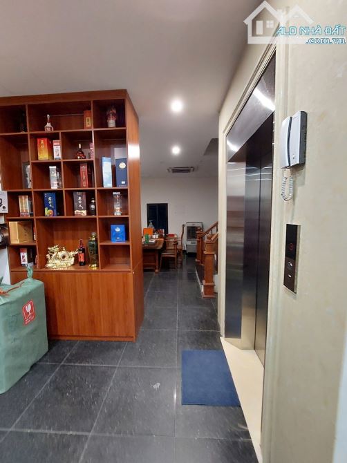 Bán nhà mặt phố Thái Hà, 133m2, 6 tầng thang máy, 61.5 tỷ, vỉa hè rộng, ô tô tránh, KD