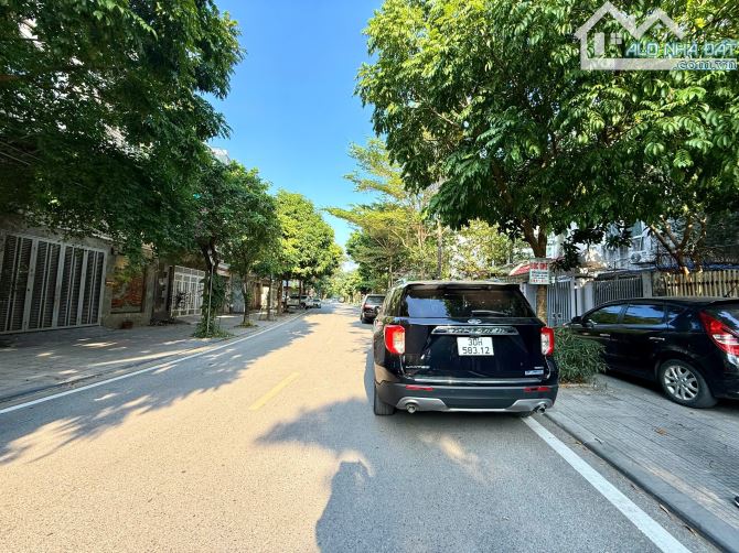 Bán Đất LK DV Mậu Lương, DT 50m, MT 5,5m, Đông Bắc, Giá 12.5 Tỷ. LH: Hoàng Trung