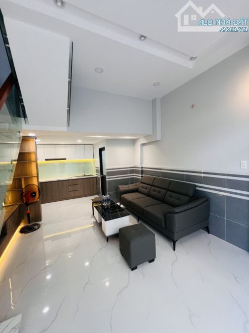 BÁN GẤP NHÀ QUẬN 7 - Ô TÔ ĐẬU TRONG NHÀ - CÁCH NGUYỄN VĂN LINH 10M - NHỈNH 3 TỶ