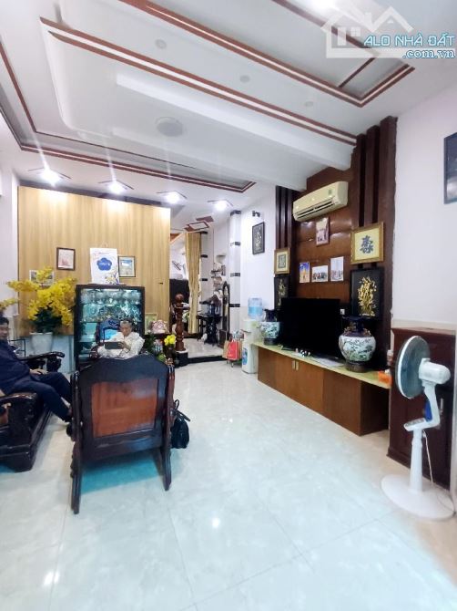 Nhà mới 3 tầng 96m2 mặt tiền hẻm xe hơi 1979 Huỳnh Tấn Phát kế bên Q7 chỉ  7,85 tỷ