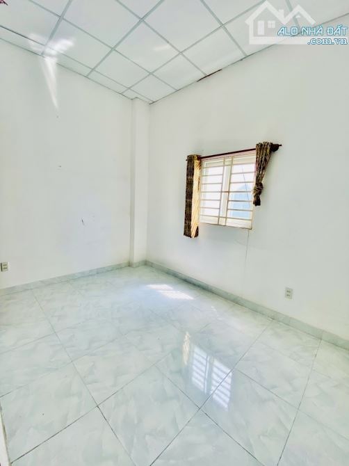 Bán nhà 2 mặt hẻm, gần Emart Phan Huy Ích, 3 phòng ngủ, sổ riêng, chỉ hơn 4 tỷ 5 tl