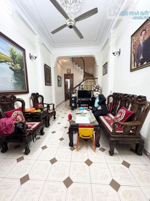Ngọt ngào! Phân lô Giảng Võ 53m2, 2 mặt ngõ, ô tô đỗ cổng, dân xây, gần phố