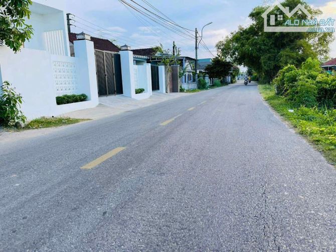 Đất ô tô Kiệt Thân Nhân Trung thông ra Võ Trác- Thuỷ Lương - Hương Thuỷ.  Diện tích : 189.