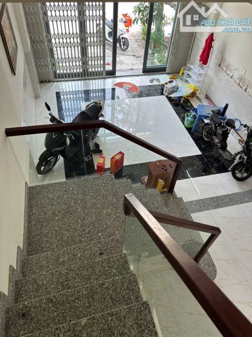 Bán nhà 1 trệt 2 lầu giá đang tốt nhất khu đối diện bến xe cần thơ, quận Cái răng