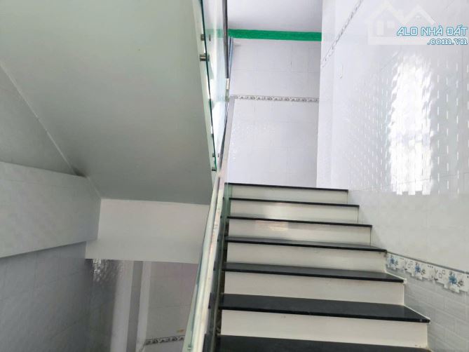 HẺM XE TẢI NGAY ĐƯỜNG SỐ 6 - LINH TRUNG - 130M2 - 3 TẦNG