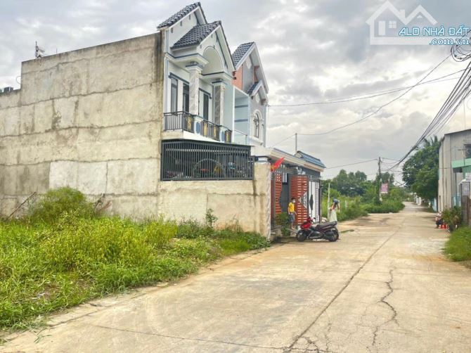 Đất hoá an. Dt: 5x18=90m2. Giá: 1tỷ 8( giá củ: 1tỷ950)