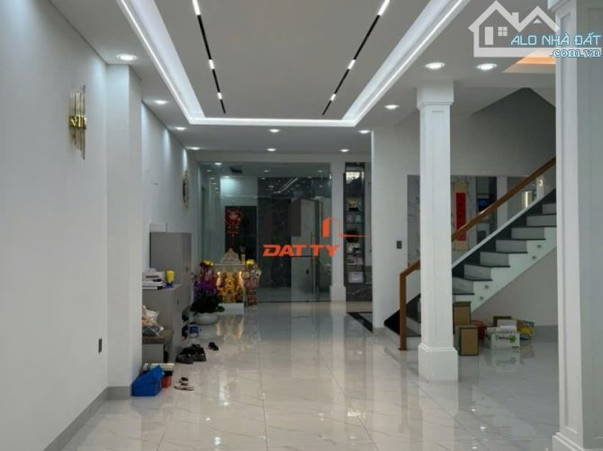 NHÀ MẶT TIỀN KINH DOANH ĐƯỜNG NGUYỄN TRÃI, KHU PHỐ CŨ. DT 8X18.5, GIÁ 19 TỶ