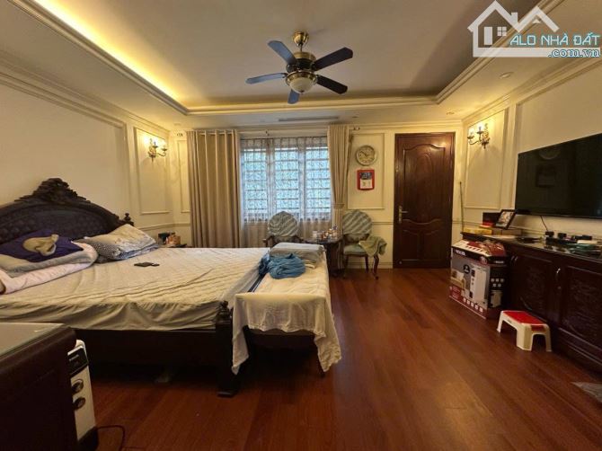 KHU LIỀN KỀ FAFIM - NGUYỄN TRÃI - BẢO VỆ 24/24 Dt 92m2 5 tầng mt 5.5m Giá 37.5 tỷ