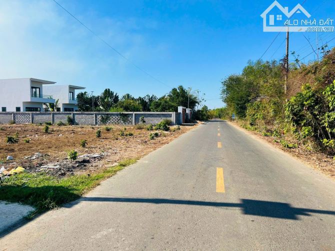 BÁN ĐẤT ĐƯỜNG NGUYỄN HUỆ - PHƯỚC HỘI ,DT 998M2 CÓ 200M TC PHÙ HỢP XẬY NHÀ NGHỈ DƯỠNG