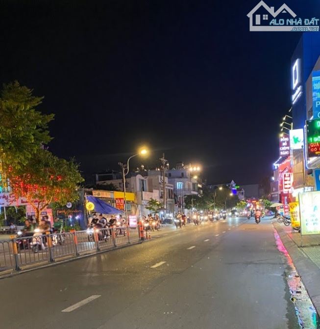 Bán nhà Gò Vấp, hẻm ô tô 16 chỗ Phan Văn Trị ,140m², chưa đầu tư,  sát Cityland , 17.8 tỷ