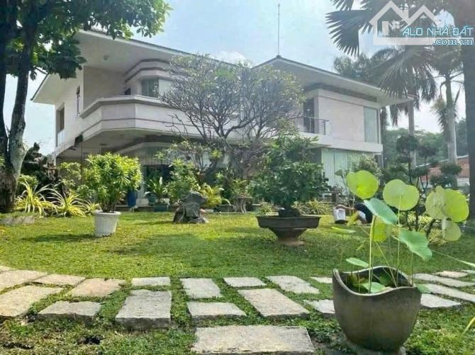 Bán siêu Biệt thự sân vườn 906m2 cách Ngã Tư Ga 300m.