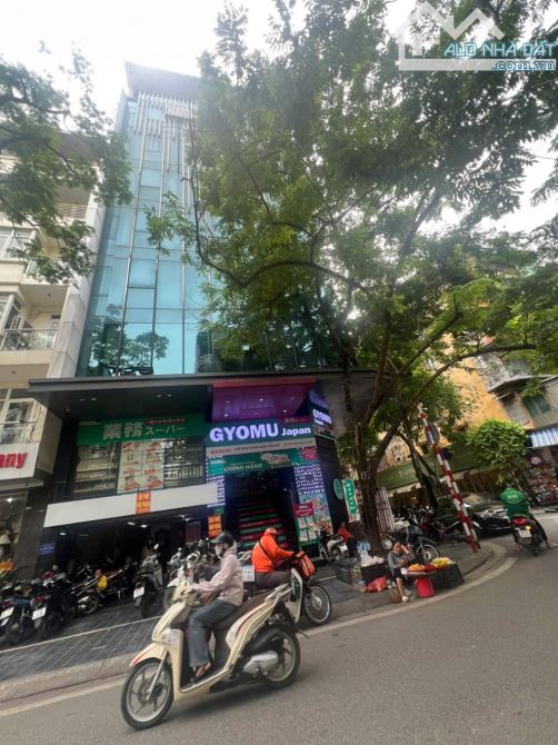 BÁN TÒA BULLDING  10 TẦNG MẶT PHỐ NGUYÊN HỒNG, 2 MẶT PHỐ, DT 120M* MT 17M* GIÁ 105 TỶ - 10