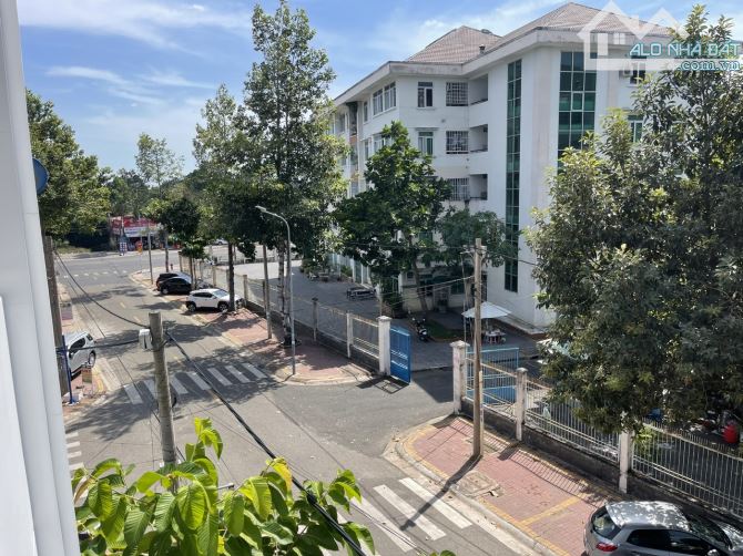 Bán nhà 1 trệt 2 lầu đường Lê Chân,P.Long Tâm - Bà Rịa, Giá bán: 5,3tỷ, DT:95m2 - 10