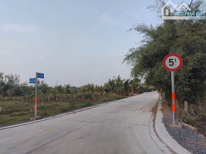 Cần bán đất mặt tiền Bùi Thị Mộng 1/ đường Phú Thuận xã Phú Mỹ Hưng 50x60 300m thổ cư 3100 - 1
