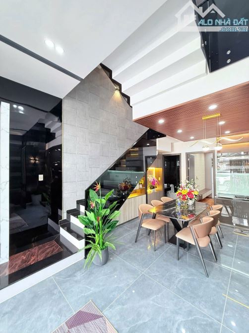 CẦN BÁN NHÀ 3 TẦNG MẶT TIỀN DEP HOÀ MINH CÁCH BIỂN CHỈ 400M - 1