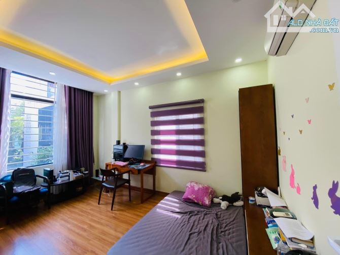 Bán nhà riêng đường Âu Cơ Tây Hồ diện tích rộng nhà đẹp sân vườn ô tô vào nhà 10m mặt phố